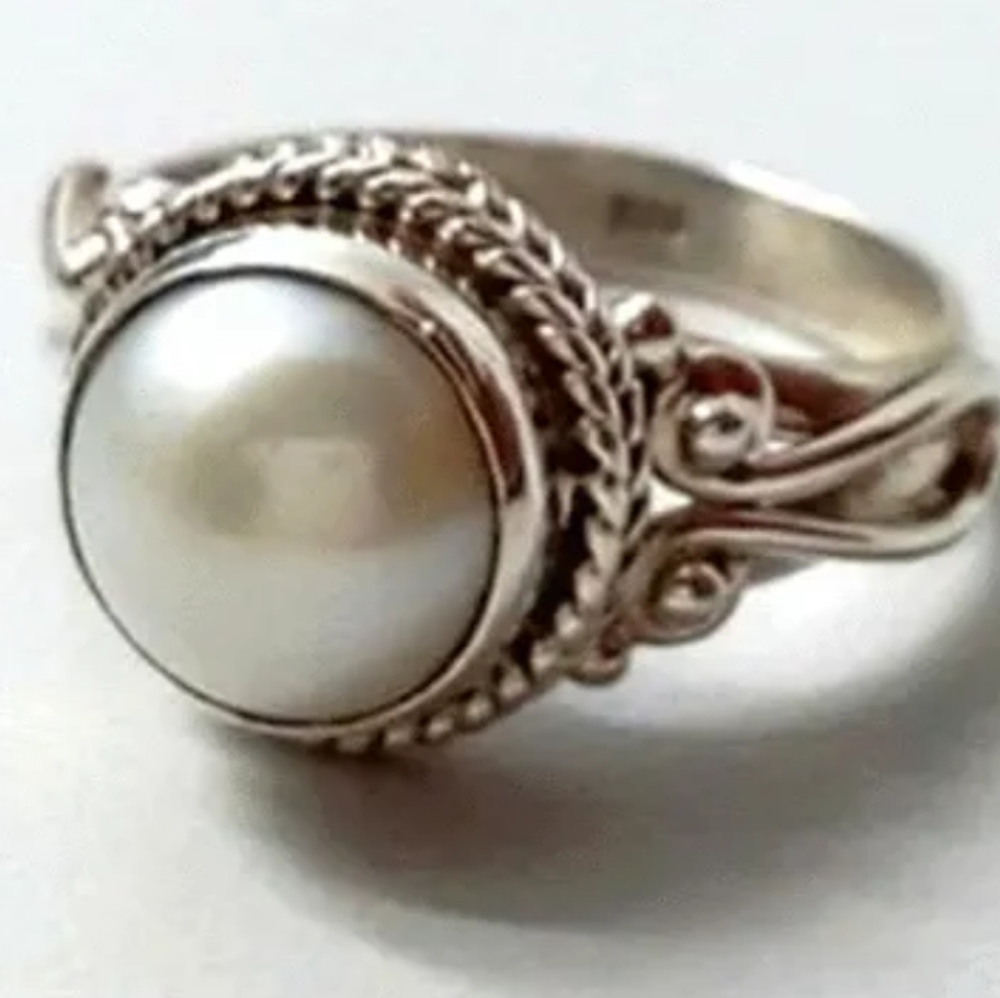 NWT BEAUTIFUL PEARL RING